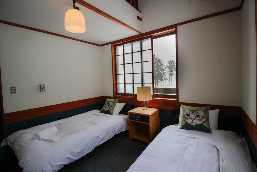 Western style double bed room at Kodama Lodge