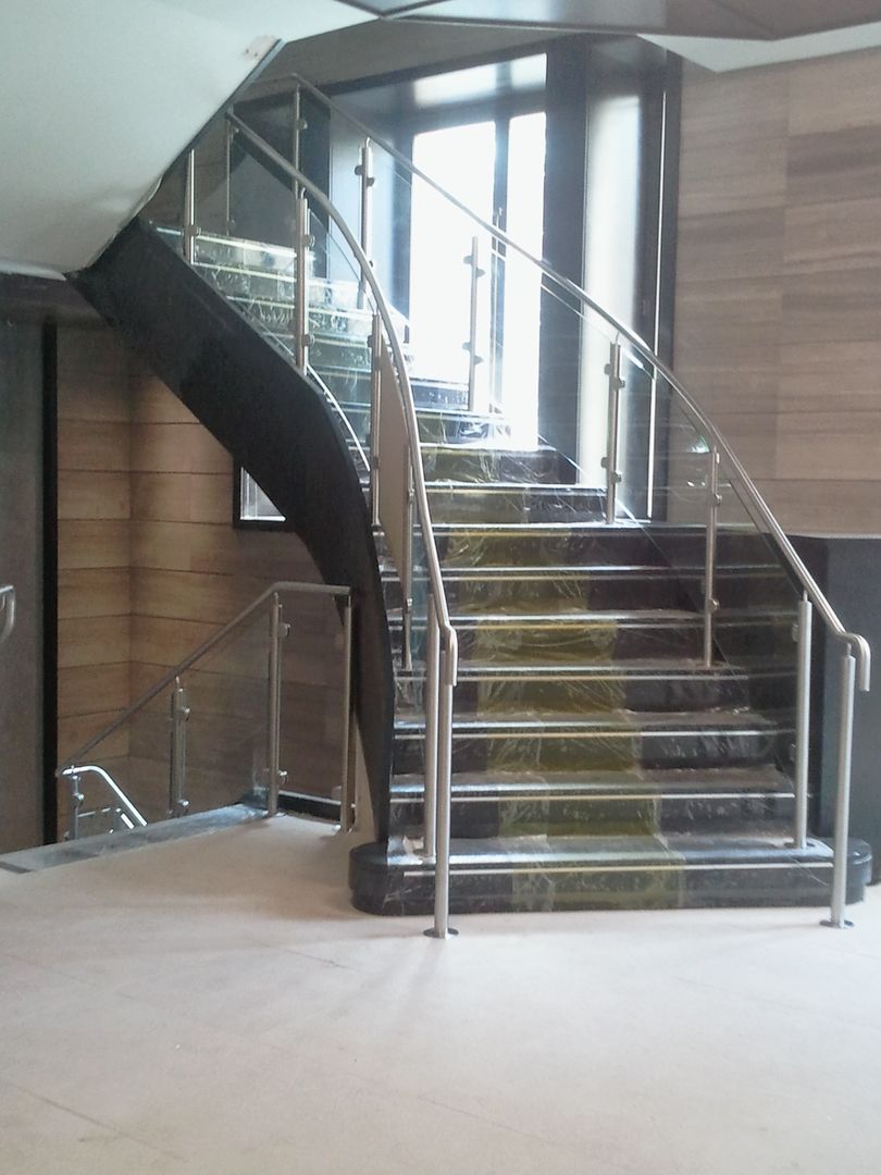 curved glass feature staircase uk