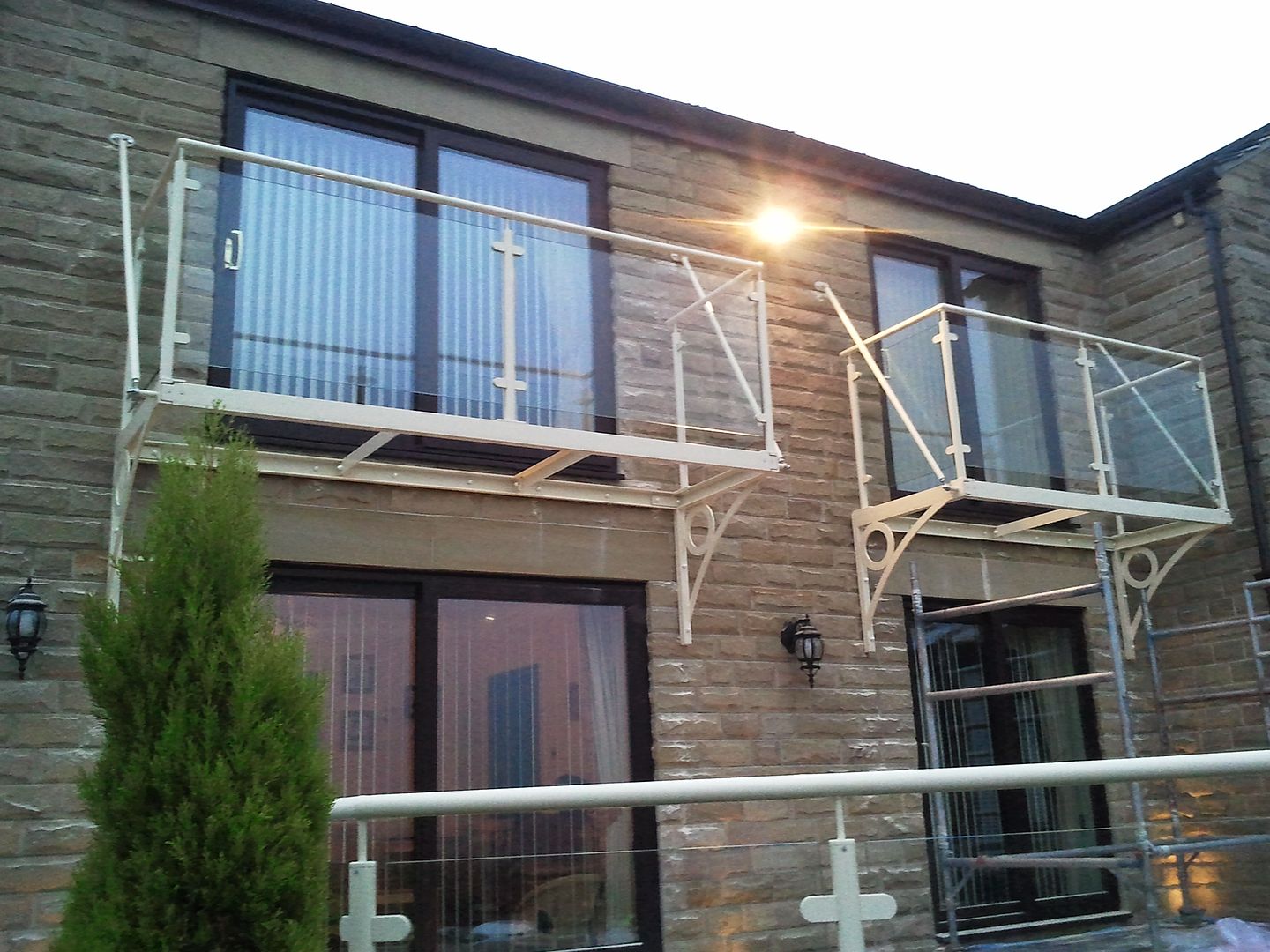 Walk out balcony balustrade with tie rod support bars uk
