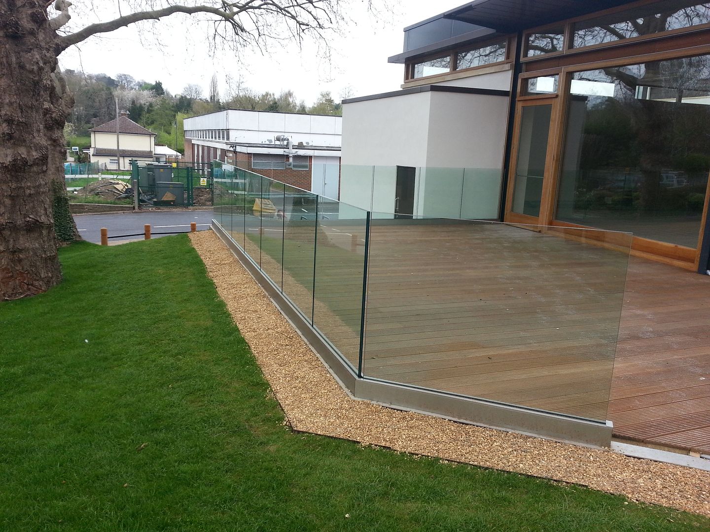 base channel balcony balustrade with structural glass
