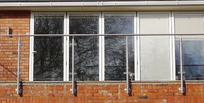 Glazed balustrade for domestic property