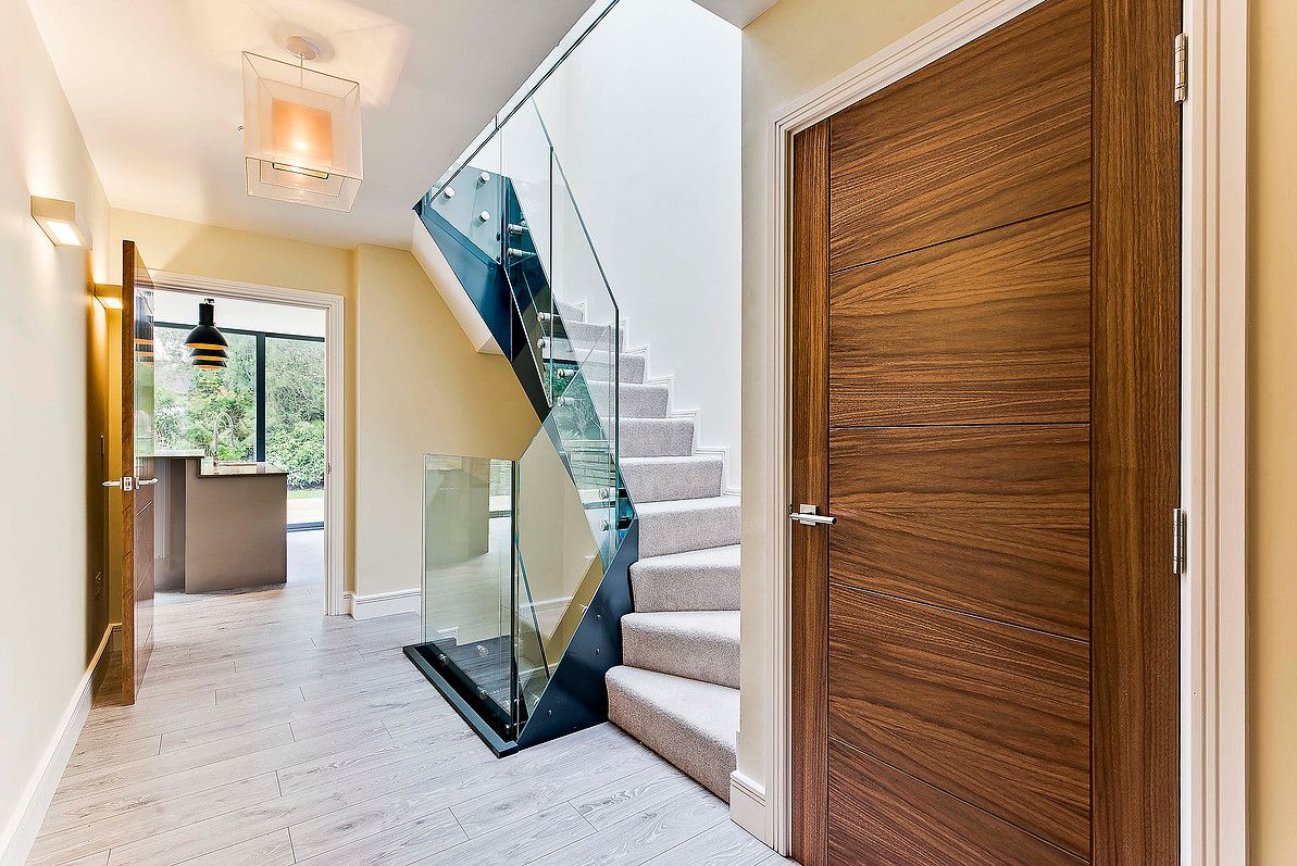 Frameless side mounted stair glass