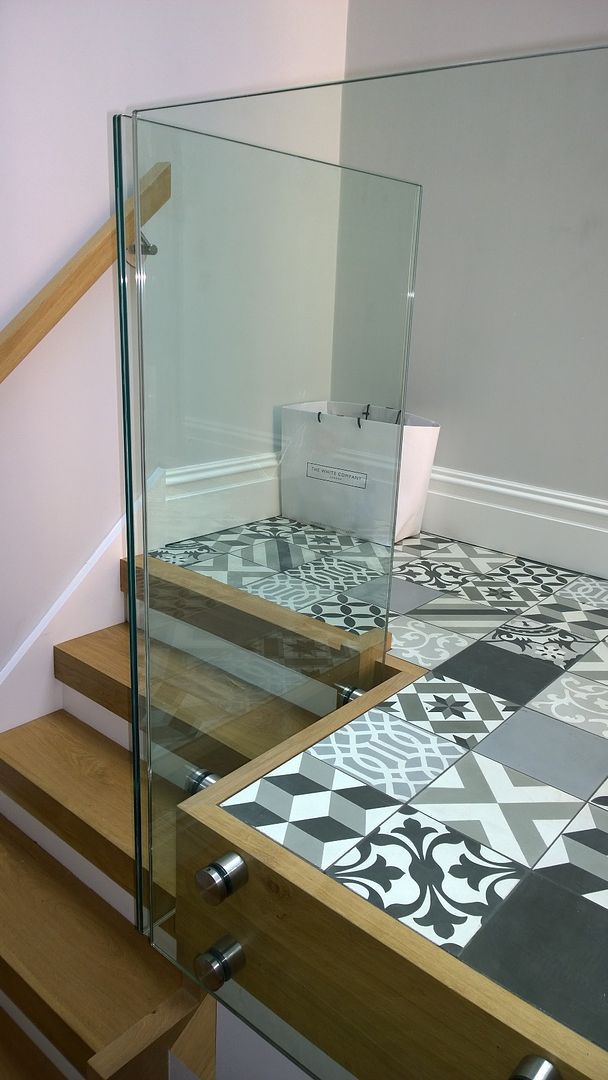point fixing glass frameless staircase balustrade design uk