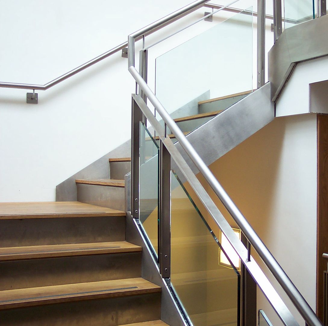 cantilever staircase design with glass