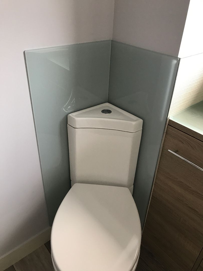 Toilet splashback panel