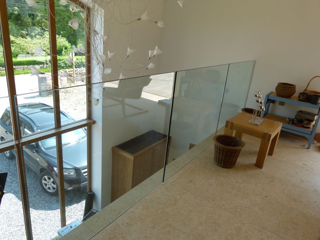 Frameless glass mezzanine balustrade system