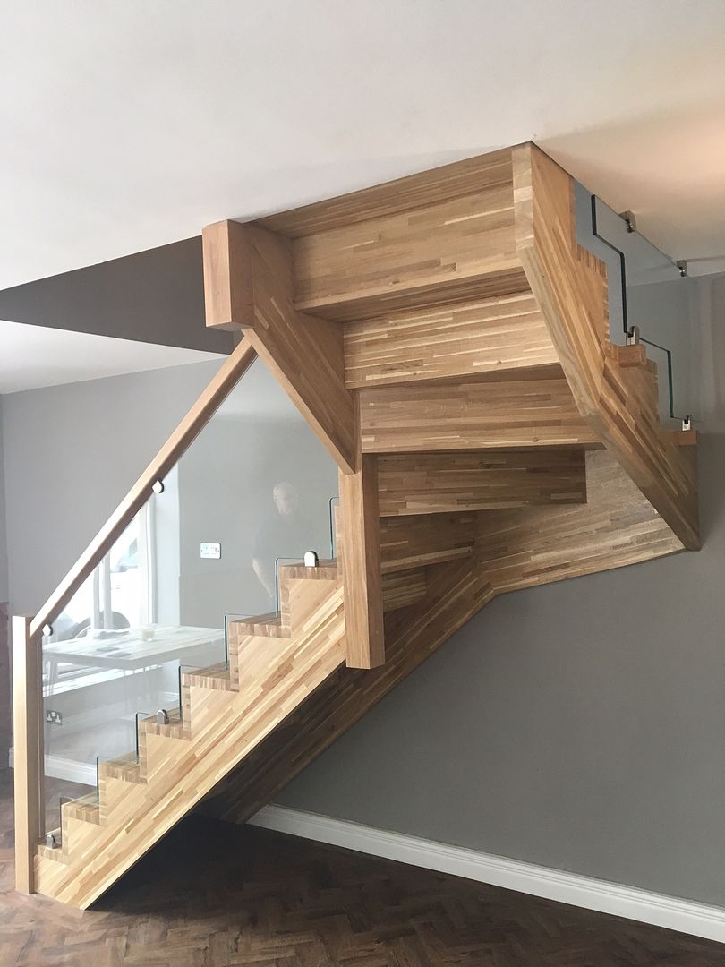 Shaped glass clamp staircase