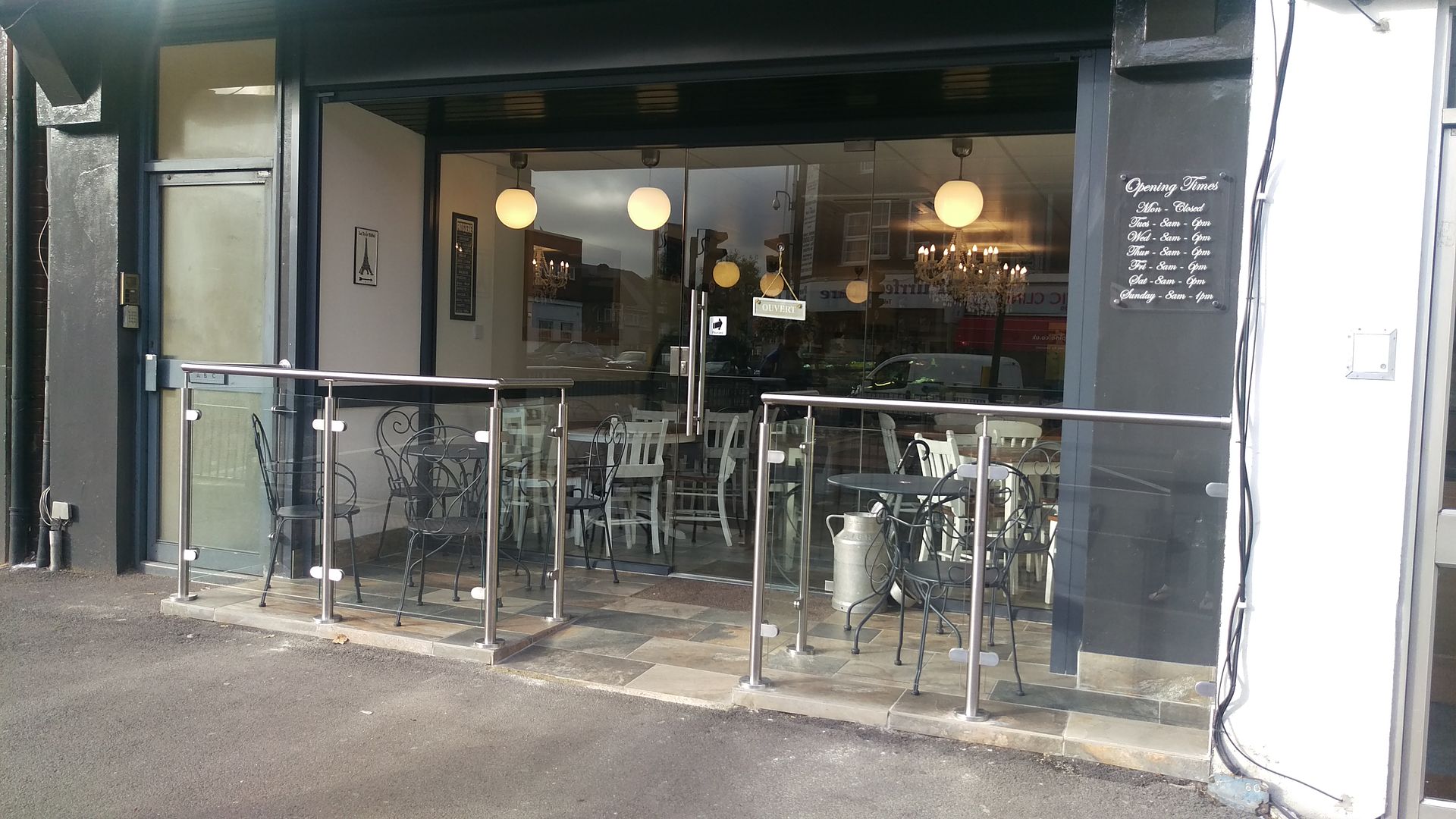 middlesex glass balustrade to cafe restaurant