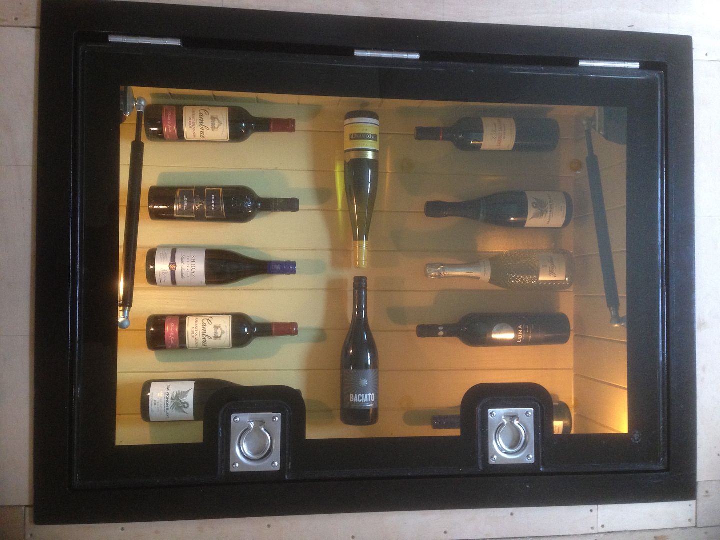 DioMet's Glass Wine Cellar 